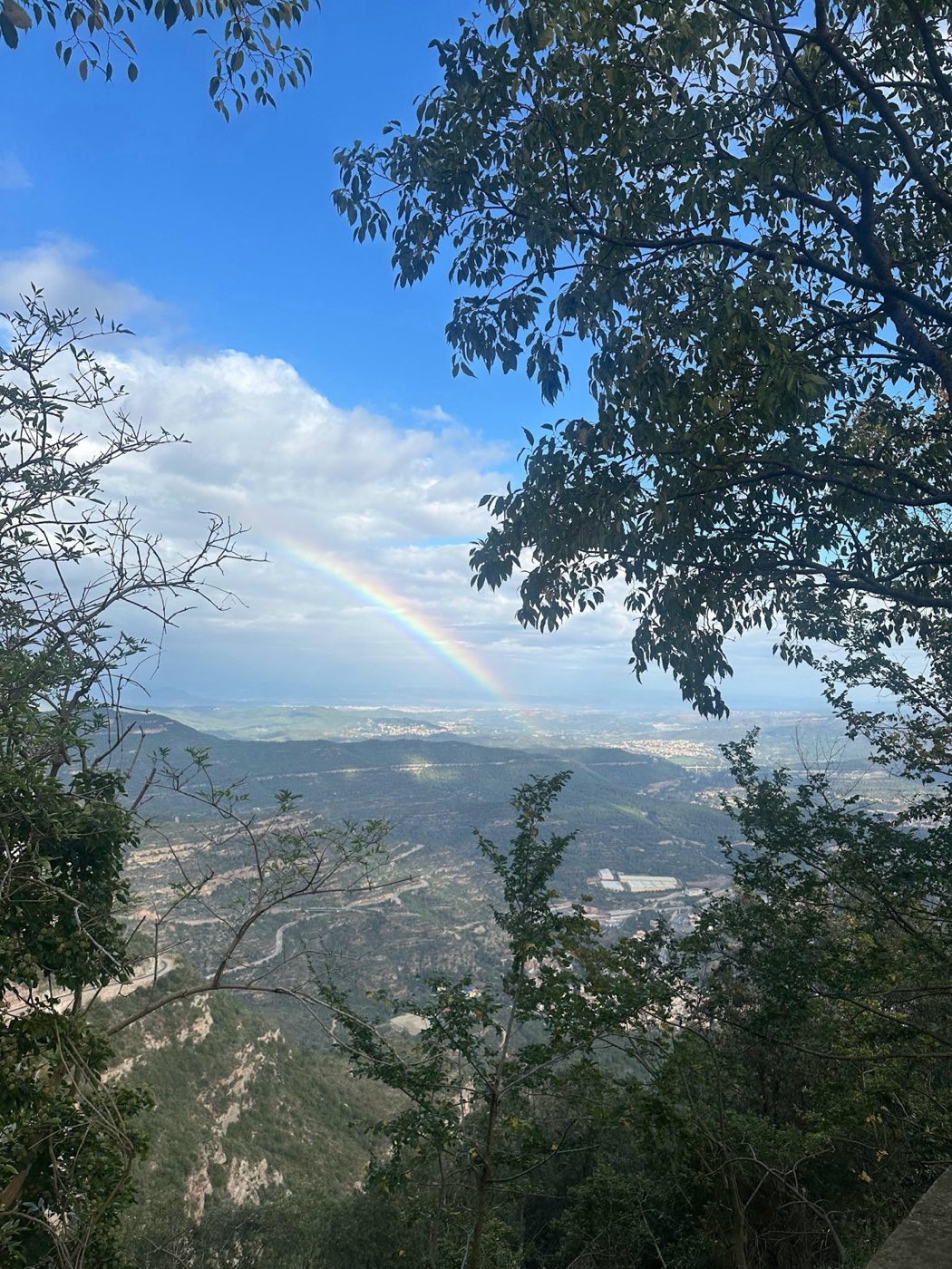 Montserrat con arcoíris